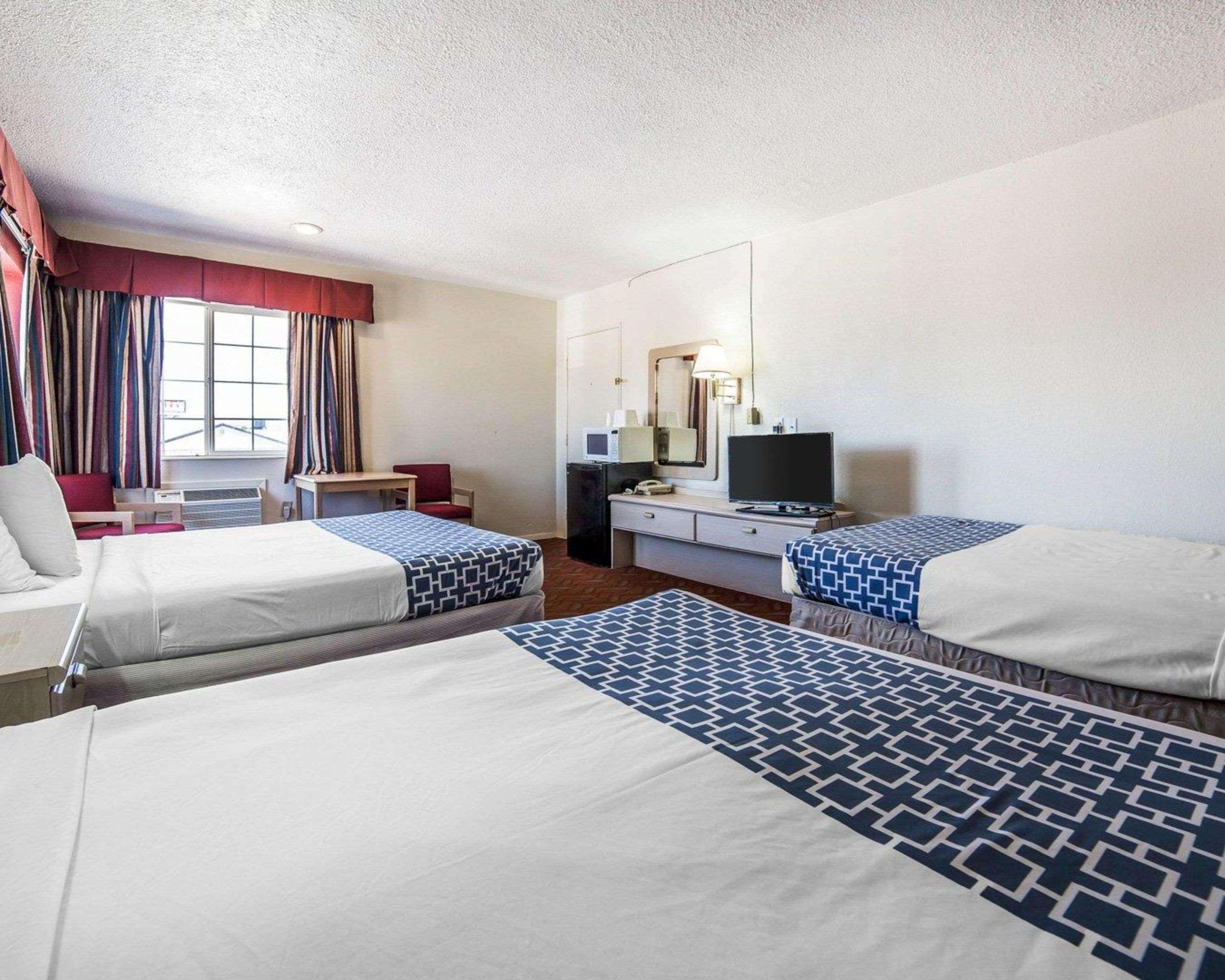 Econo Lodge Fallon Naval Air Station Area Exteriör bild