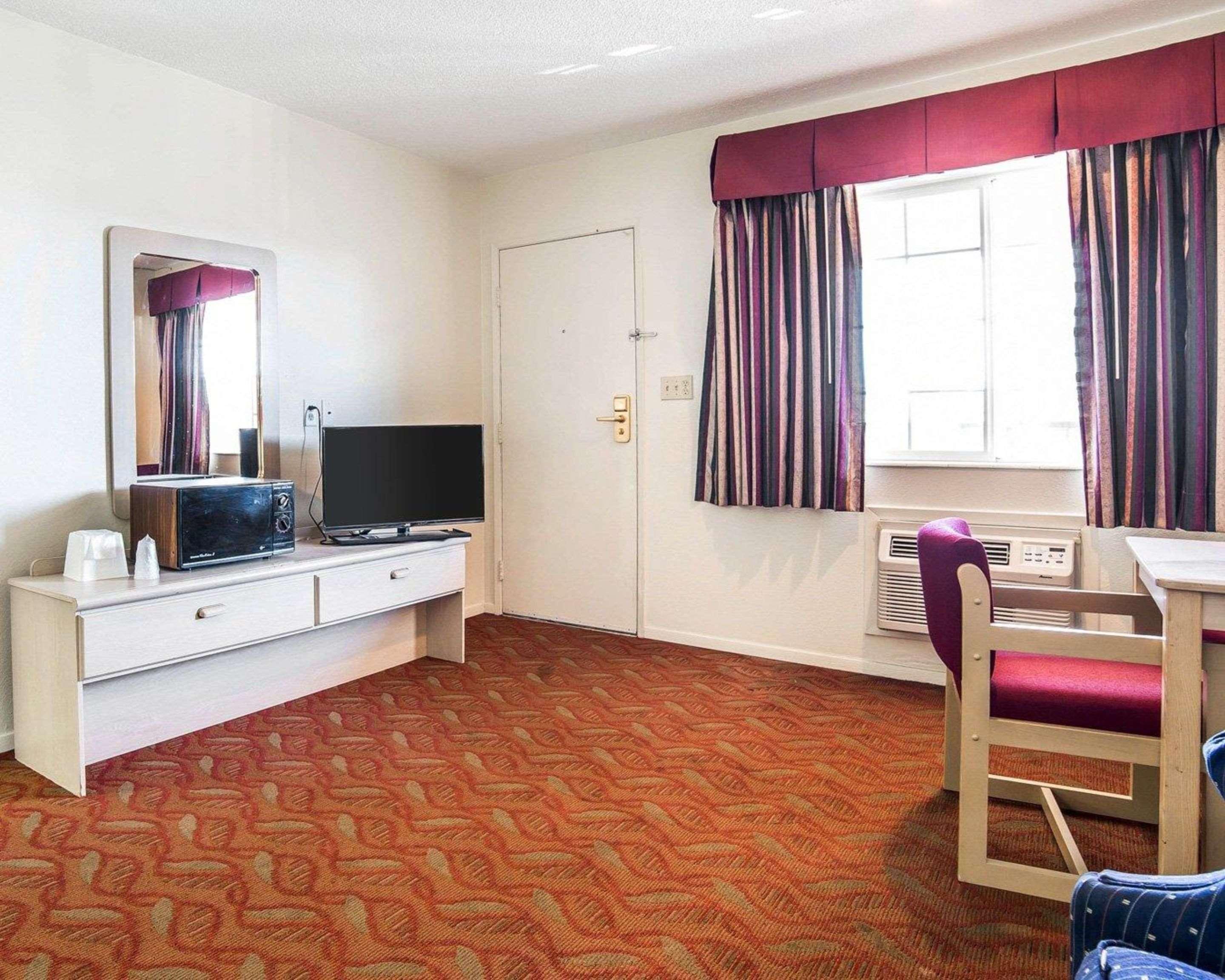 Econo Lodge Fallon Naval Air Station Area Exteriör bild