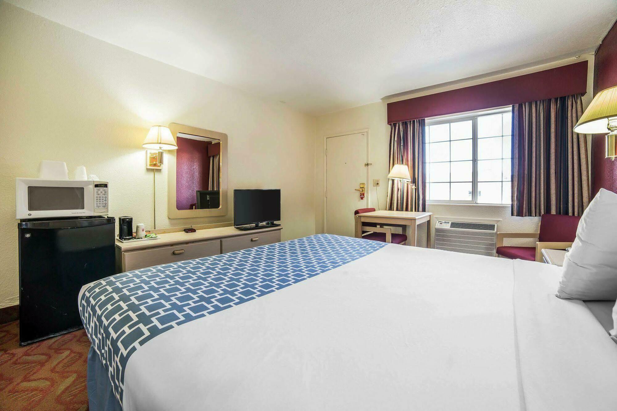Econo Lodge Fallon Naval Air Station Area Exteriör bild